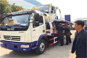 华宁汽车道路救援拖车价格